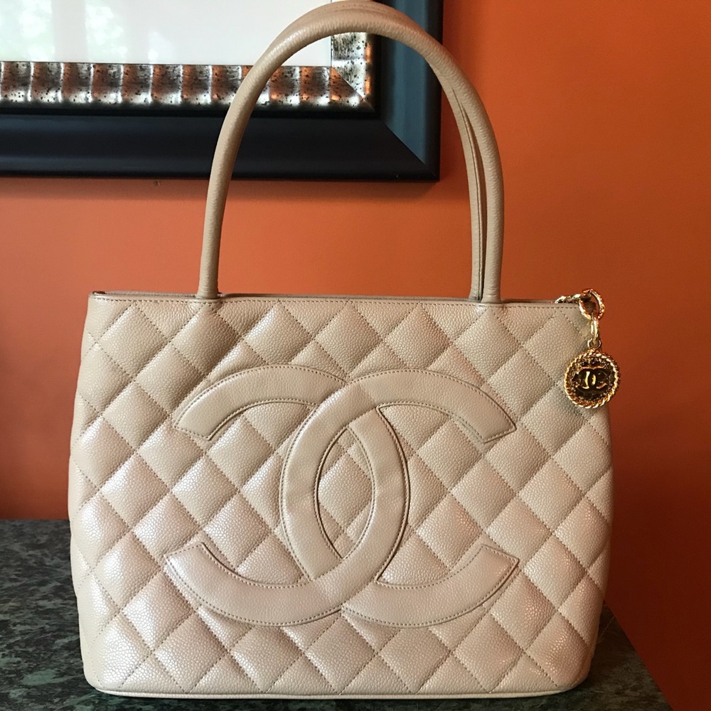 CHANEL CAVIAR MEDALLION TOTE